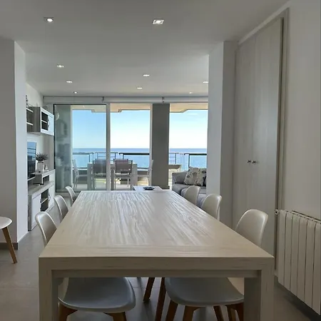 Lets Holidays Sea Views Apartmán *